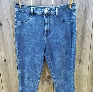 NWOT AEO Distressed Wash Sky High Skinny Jeggings